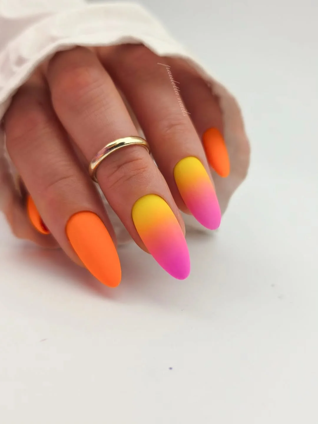 Summer Ombre Nails 2026:  Dreamy Gradient Nail Ideas to Copy This Season
