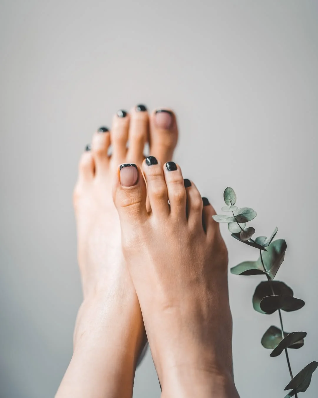 Summer Pedicure Colors 2026: Trendy Blue, Pink & Neutral Ideas for Every Skin Tone
